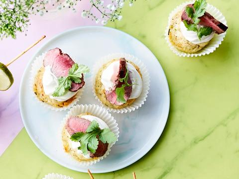 Courgettemuffin met gebakken lamsfiletreepjes