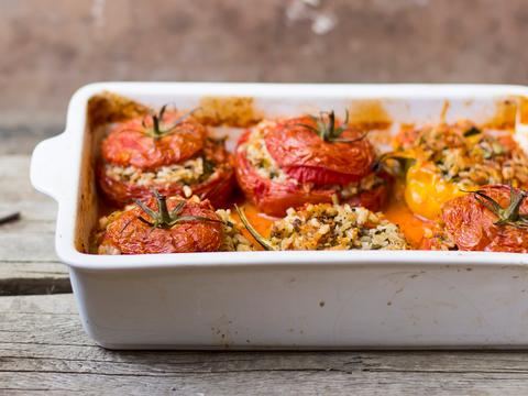 Gevulde groenten in tomatensaus