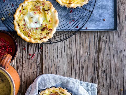 Pasta-quiche met prei en salami
