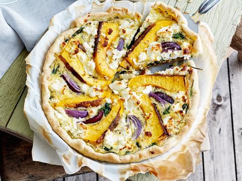 Quiche met pompoen, wortel, spinazie en kruiden
