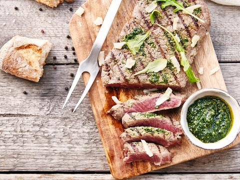Gegrilde steak met chimichurri