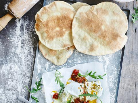 Burrata met pane carasau en pittige salsa