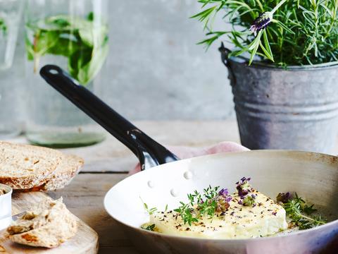 In honing gebakken feta met lavendel