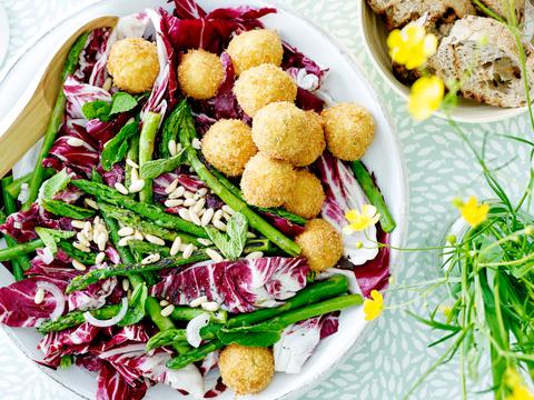 Radicchiosalade met groene asperges