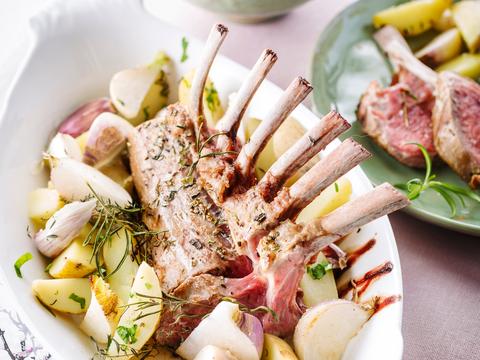 Lamskroon met meiraapjes