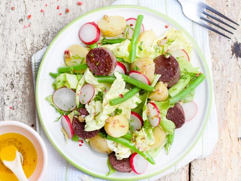 Aardappelsalade met zwarte pens