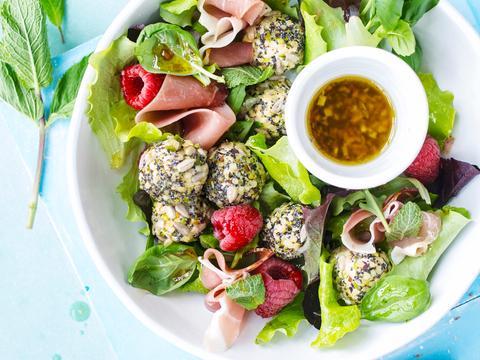 Salade met geitenkaas en ham