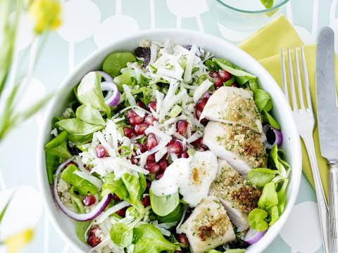 Salade met quinoa en krokante kip