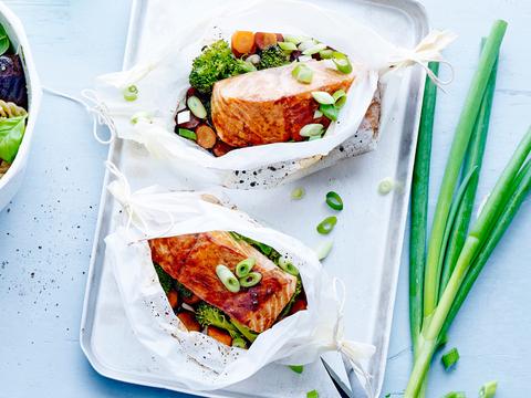 zalm in papillot met wortel en broccoli