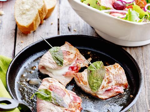 Saltimbocca met een Italiaanse salade