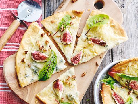 Pizza bianca met gorgonzola en vijgen