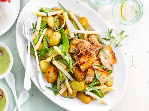 Salade van krieltjes met buikspek en asperges