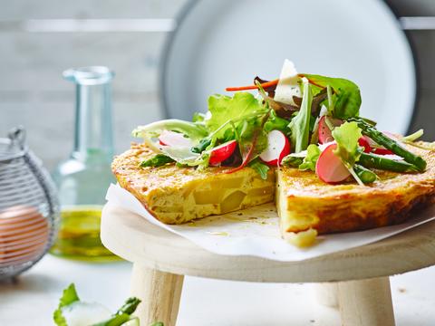 Tortilla met groene asperges en manchego