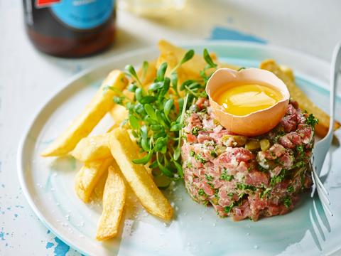 Steak tartaar met verse frietjes