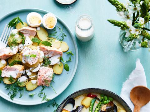 Aardappelsalade met zalm en mierikswortel