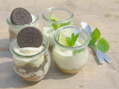 Glaasjes met  no bake mojito cheesecake