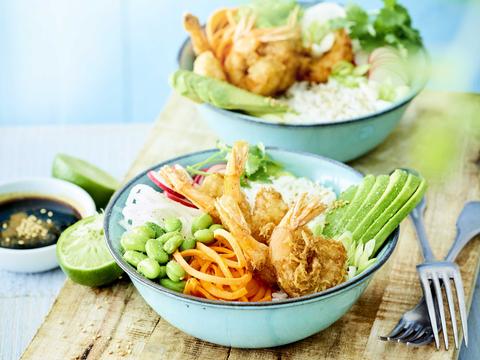 Sushibowl met scampi's in tempura