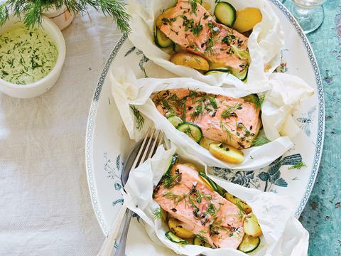 Papillot van zalm, courgette en kruiden
