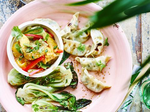 Dumplings met Aziatisch slaatje