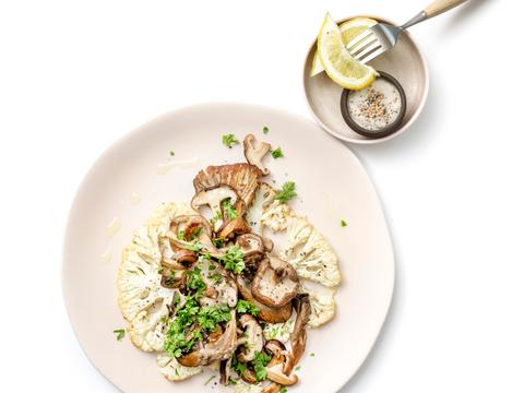 Bloemkooltoast met gebakken champignons en een mosterdsausje