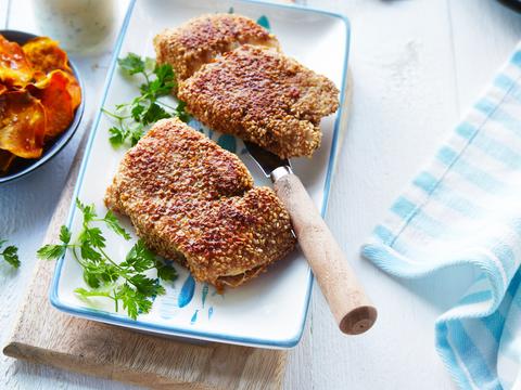 Kabeljauw met sesamkorst, zoete-aardappelchips en slanke tartaarsaus