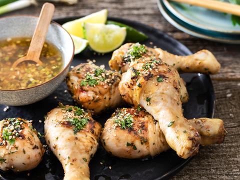 Drumsticks met sesam-sojasausje