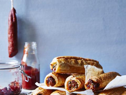 Worstenbroodjes met groenten