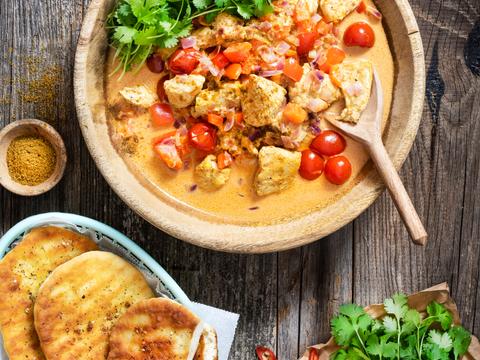 Rode kipcurry met zelfgebakken naanbrood