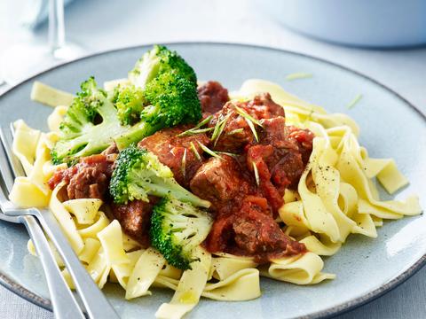 Tagliatelle met broccoli en runderragout