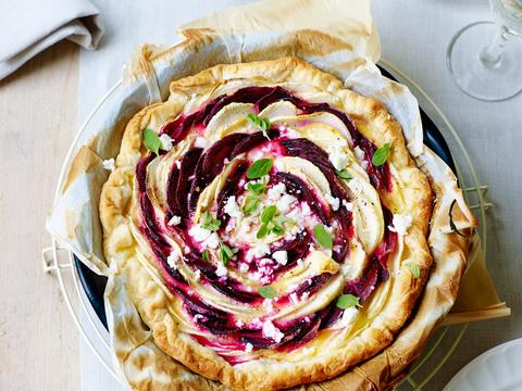 Fleurige bietjesquiche met geitenkaas