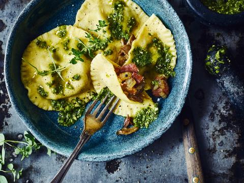 Homemade ravioli met oesterzwammen en prosciutto