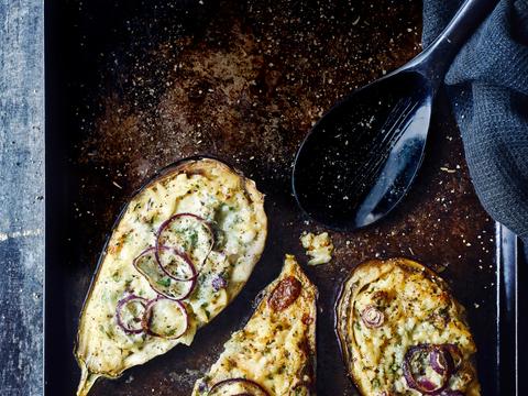 Gevulde aubergine met orzo en gorgonzola
