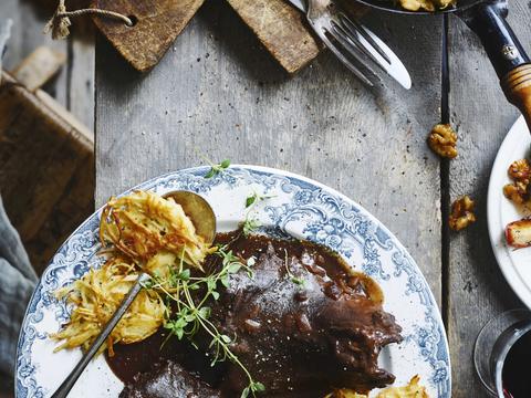 Hazenrug met chocolade, gekaramelliseerde spruitjes en rösti