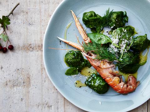 Spinazietortellini met langoustine en pesto
