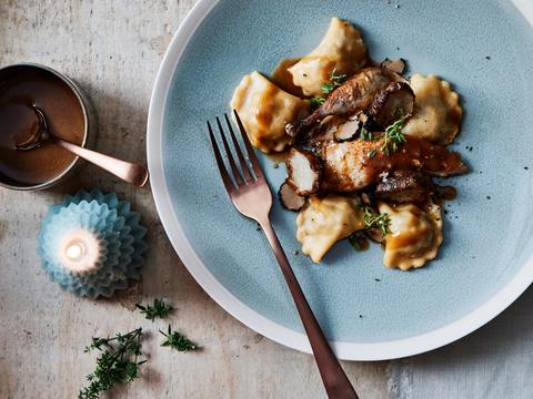 Tortellini met patrijs, aardpeer en truffel