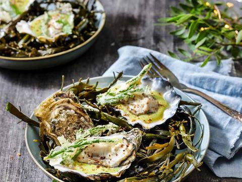 Oesters met vichyssoise van erwtjes en zeekraaltempura
