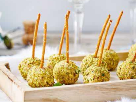 Garnalenballetjes met geitenkaas en pistache