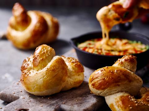 Bierpretzels met kaasdip