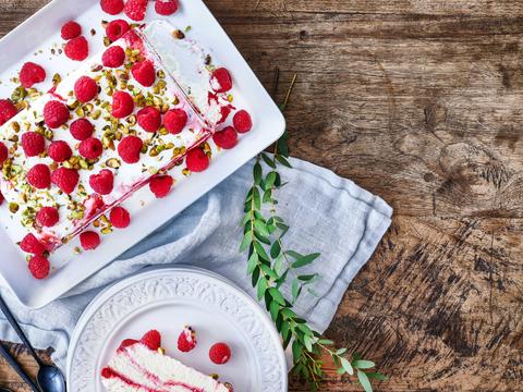 Citroensemifreddo met frambozen en pistache