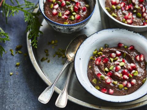 Chocolademousse met granaatappel en pistache
