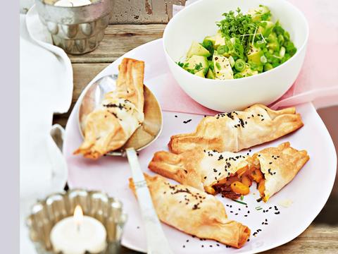 Filohapjes en avocadosalade