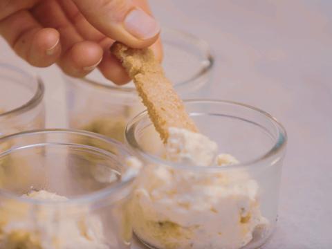 Warme dip van artisjok met broodfrietjes
