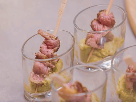 Gerijpte entrecote met guacamole-chilidip