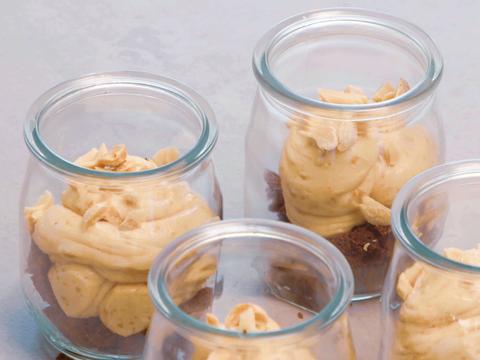 pindakaasmousse op brownie