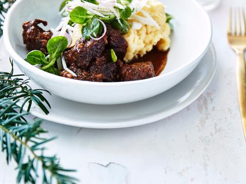 Stoofpotje van everzwijn met puree en wintersalade