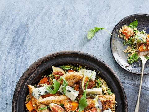 Quinoasalade met geroosterde pompoen, kip en blauwe kaas