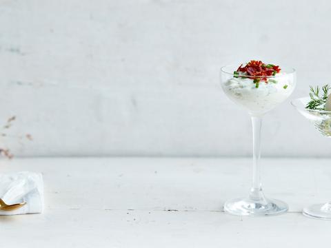 Kruidenmousse met hamcrumble