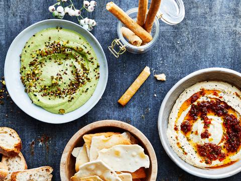 Hummus met pittige chorizocrumble