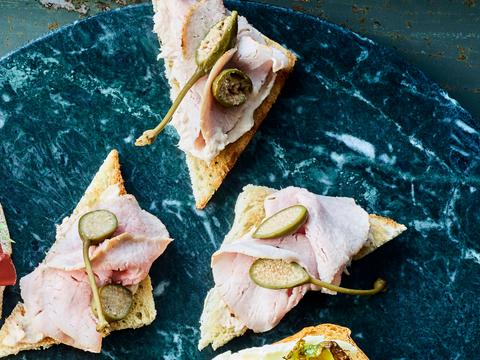 Toast vitello tonnato