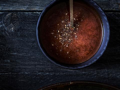 Zoete wildsaus met uienkonfijt